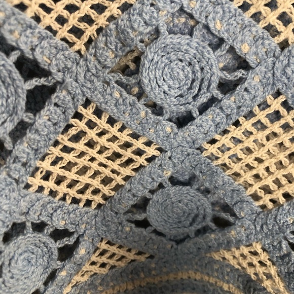 Cute retro crochet top by Julia by Love - Picture 3 of 9